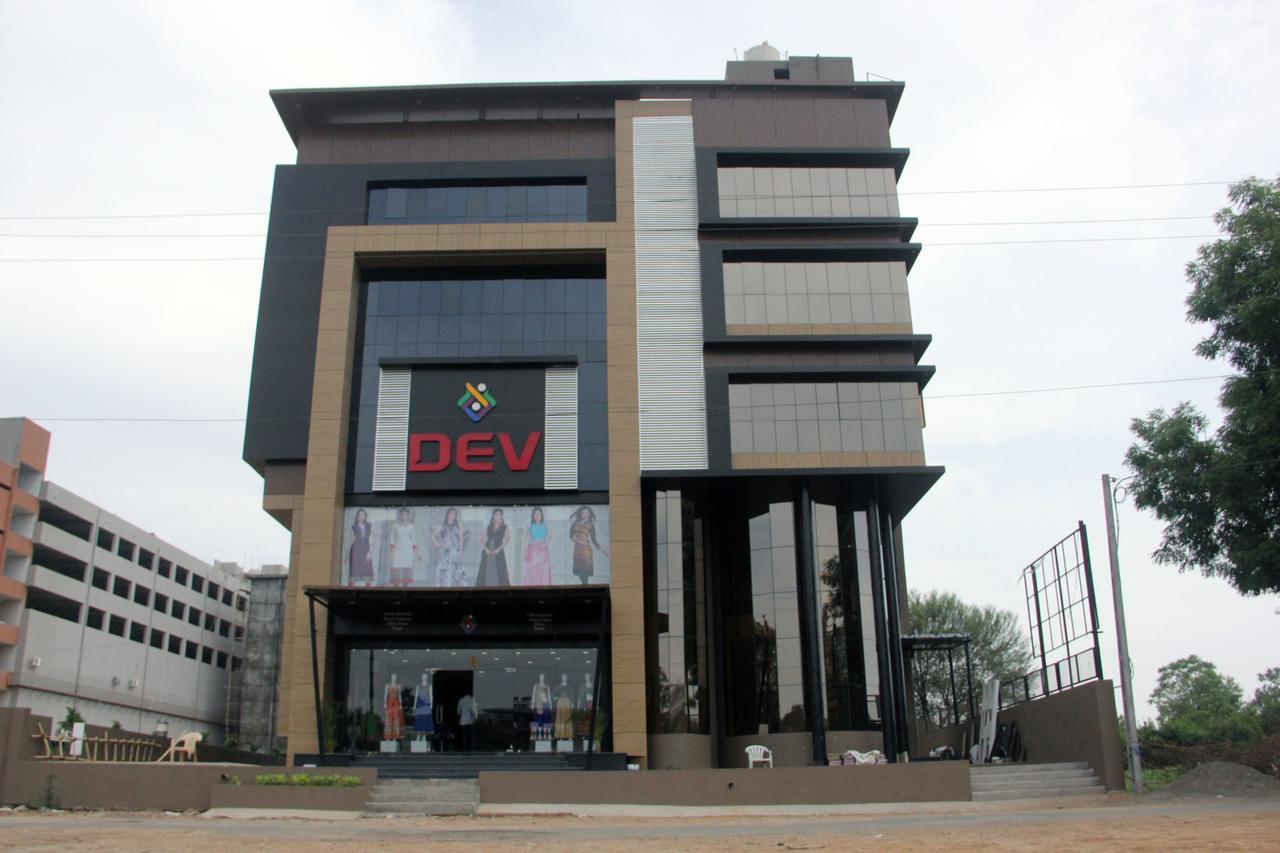 Dev Motel And Banquet Nadiād Esterno foto